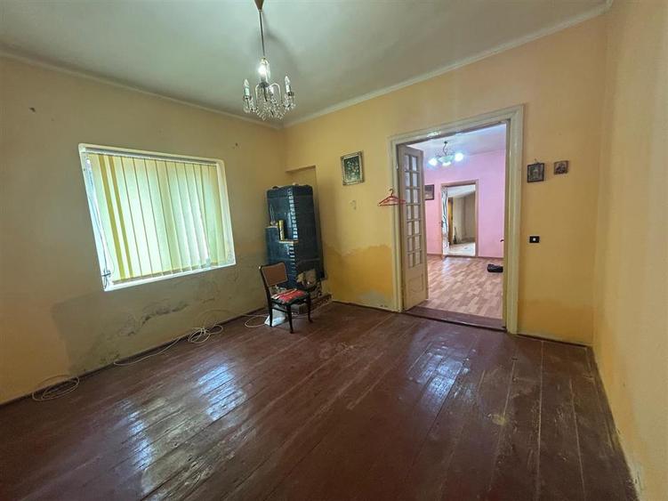 Casă cu 2 camere cu Canalizare în Central