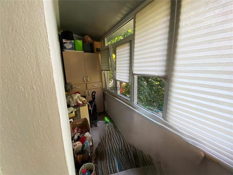 Apartament cu 3 camere semidecomandat în Vatra Luminoasă