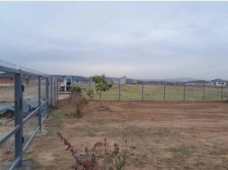 Teren de 821 mp, în Alparea