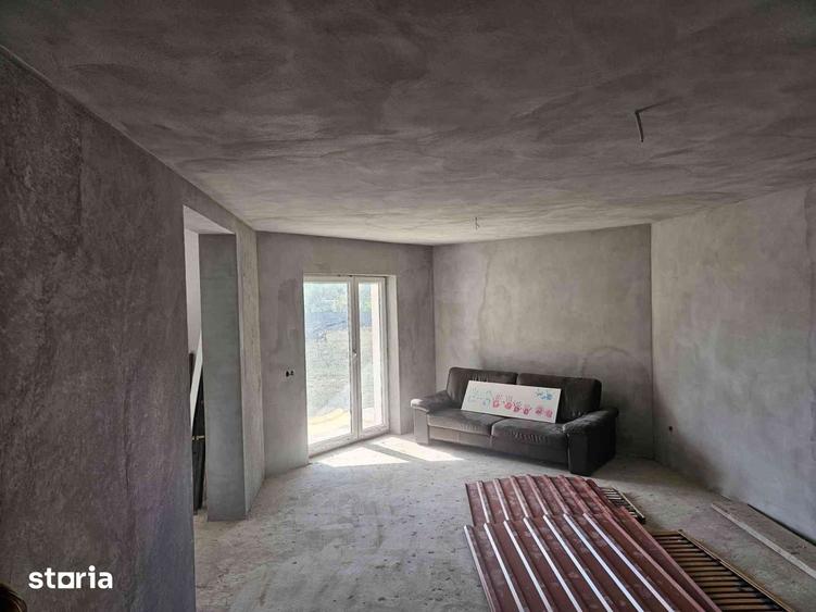 Casă cu 4 camere cu Teren 1418 Mp în Săcălaz