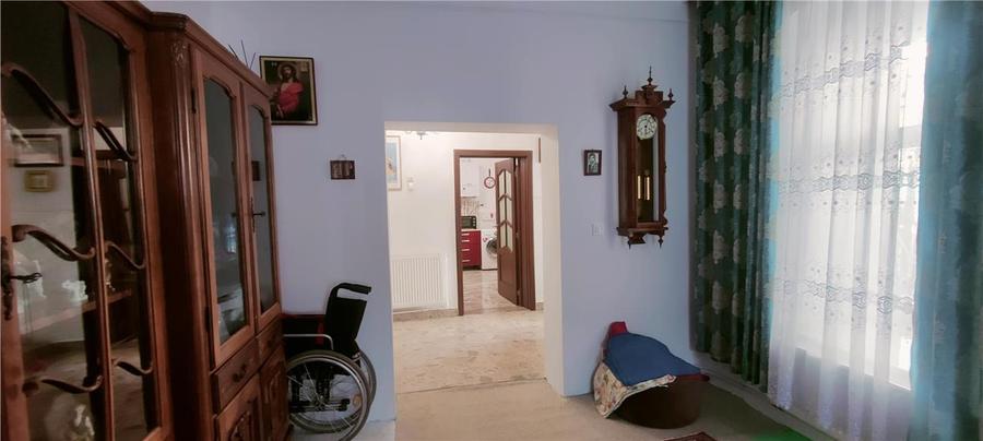 Apartament cu 2 camere decomandat în Central