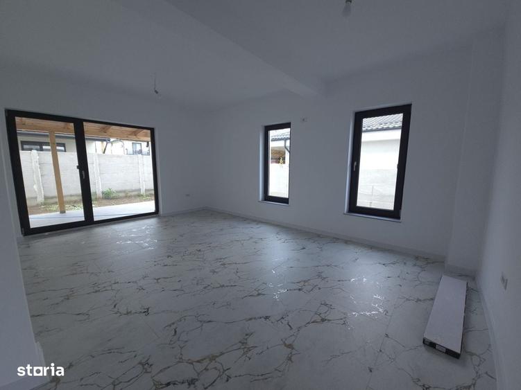 Casă cu 4 camere în Berceni