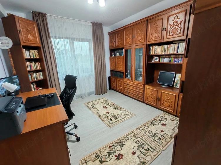 Casă cu 8 camere cu Teren 385 Mp în Berceni