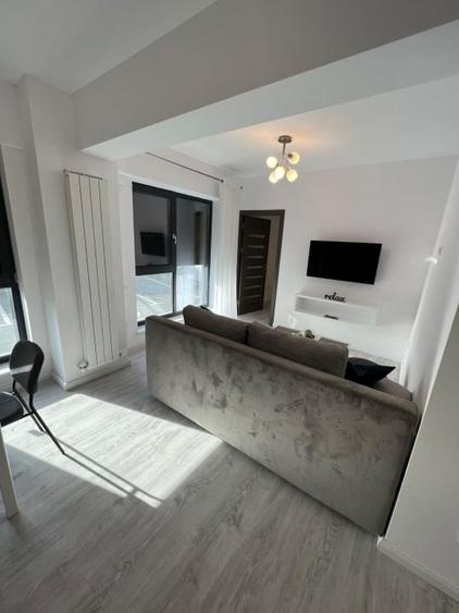 Apartament cu 2 camere semidecomandat, mobilat în Palazu Mare