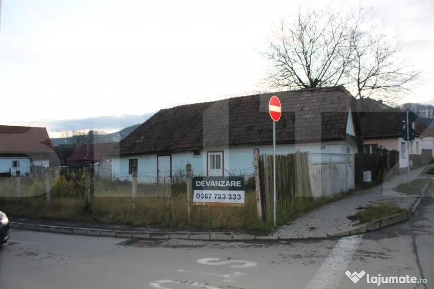 Casă cu 2 camere cu Teren 680 Mp în Simeria