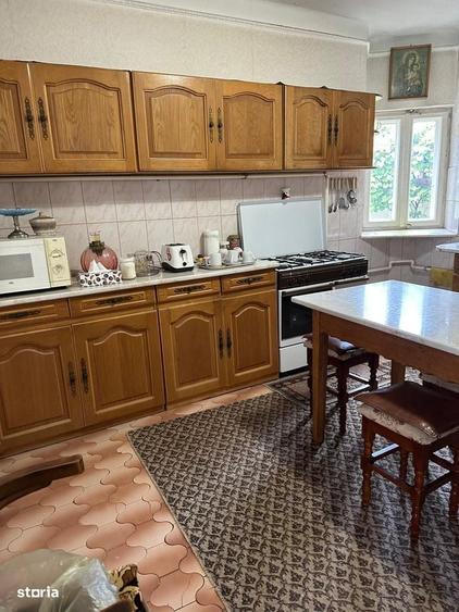 Casă cu 4 camere cu Teren 1800 Mp în Central