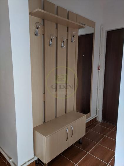 Apartament cu 2 camere semidecomandat, mobilat în Craiovița Nouă