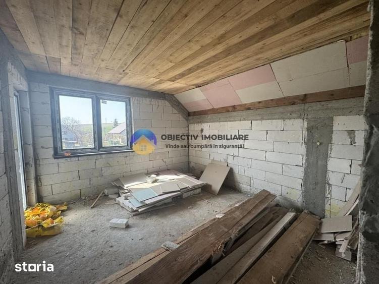 Casă cu 4 camere cu Teren 953 Mp în Girov