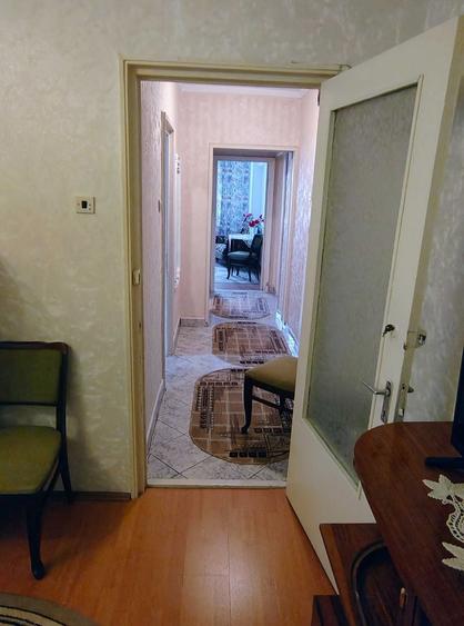 Apartament cu 3 camere decomandat, mobilat în Școlilor