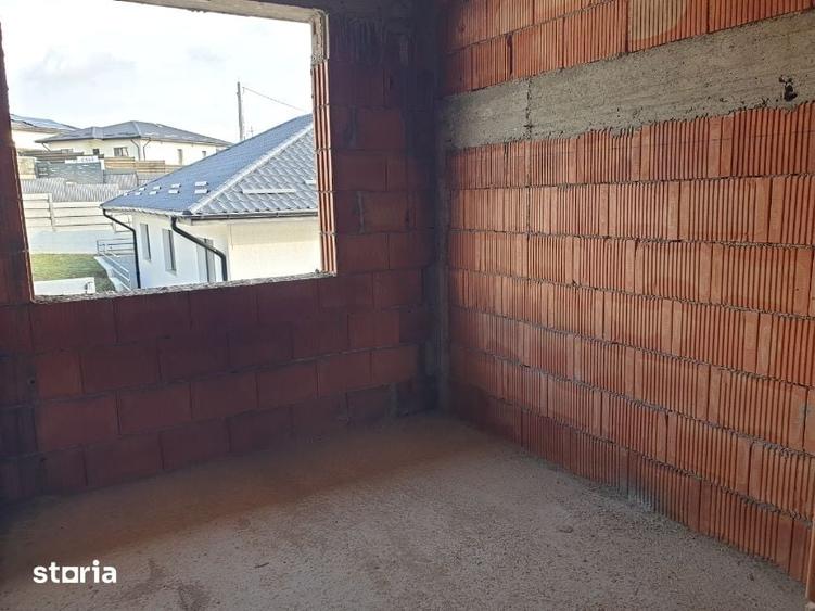 Casă cu 4 camere cu Teren 250 Mp în Valea Lupului