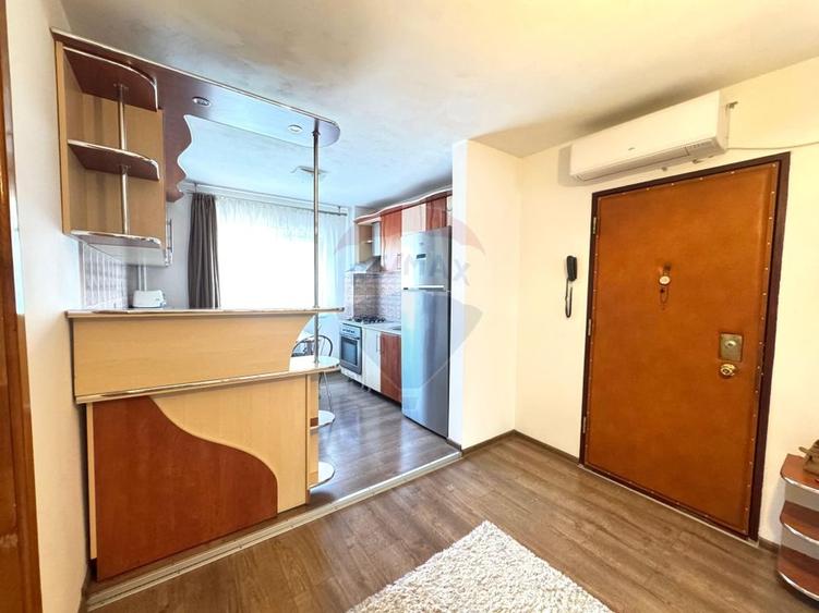 Apartament cu 3 camere decomandat, mobilat în Central