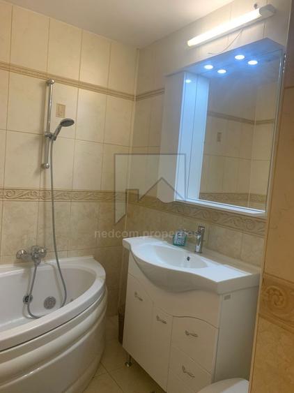 Apartament cu 3 camere decomandat, mobilat în Nerva Traian