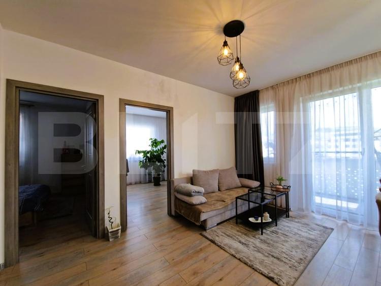 Apartament cu 3 camere semidecomandat, mobilat în Exterior Est
