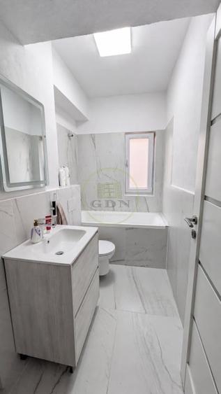 Apartament cu 3 camere semidecomandat, mobilat în Periferie