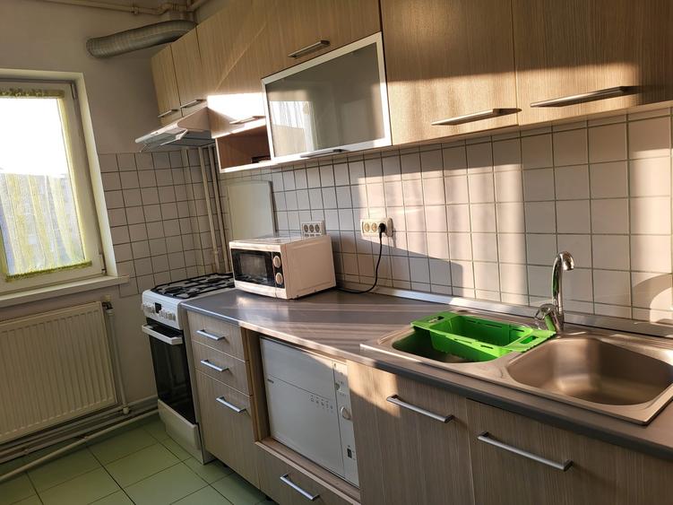 Inchiriere 3 camere Metrou Aparatorii Patriei - 3