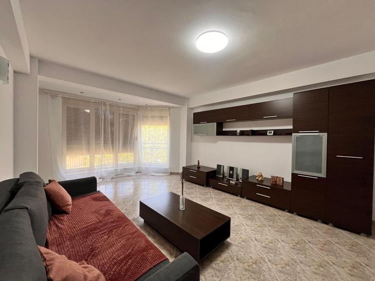 Apartament cu 3 camere decomandat, mobilat în Aradului