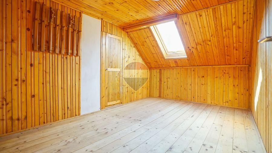 Casă individuală cu 6 camere cu Teren 1915 Mp în Bran