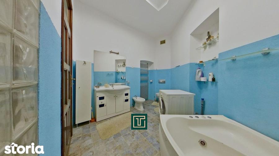 Apartament cu 3 camere decomandat, mobilat în Central