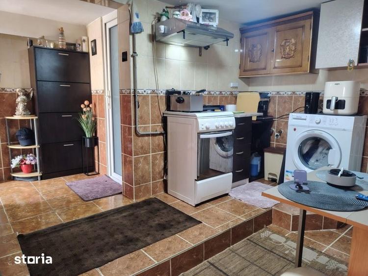 Casă cu 5 camere cu Teren 50 Mp în Siloz