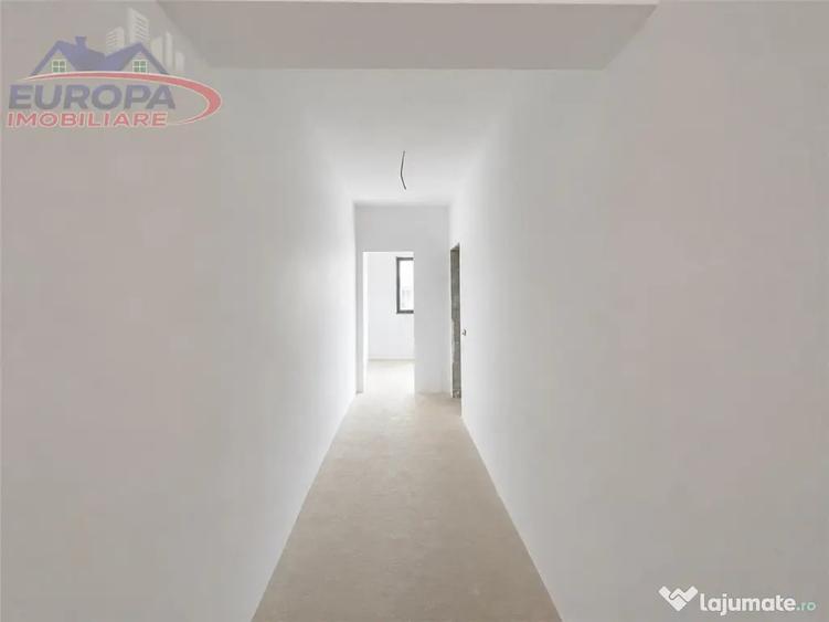 Apartament cu 4 camere decomandat în C5