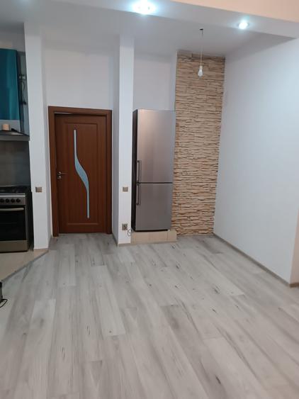 Apartament cu 2 camere semidecomandat în Cișmigiu