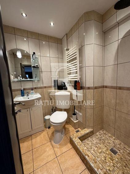 Apartament cu 4 camere decomandat, mobilat în Nufărul