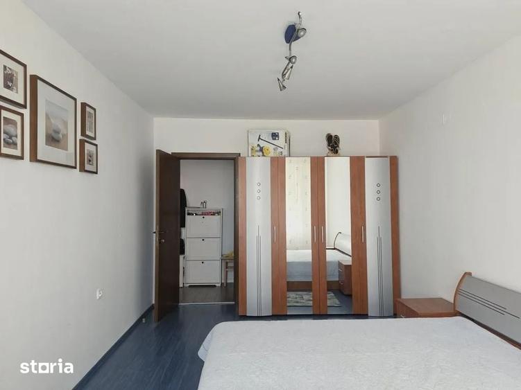 Apartament cu 3 camere decomandat în Astra