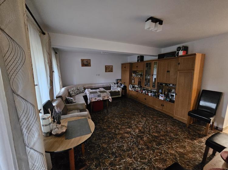 Casă cu 5 camere cu Teren 786 Mp în Aroneanu
