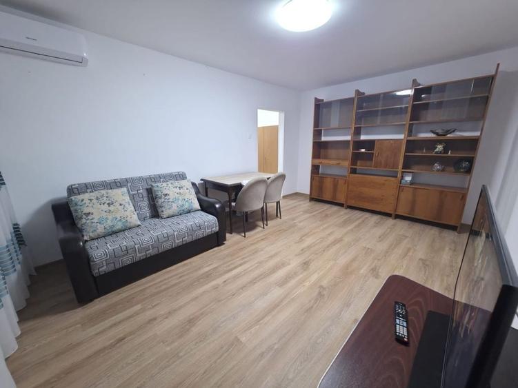 Apartament cu 3 camere semidecomandat în Titan