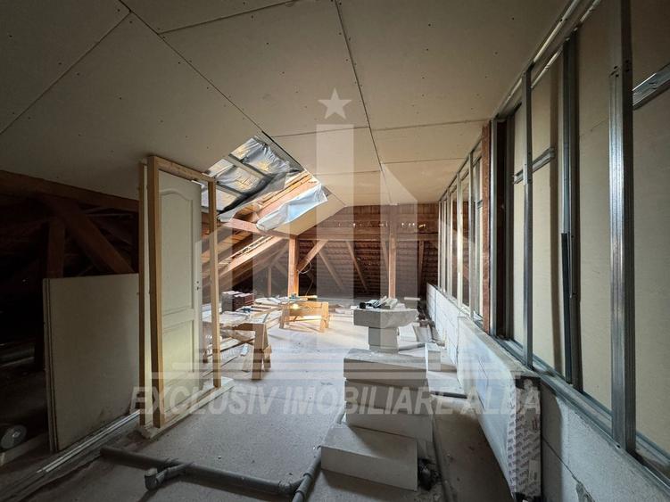 Apartament cu 7 camere decomandat în Cetate