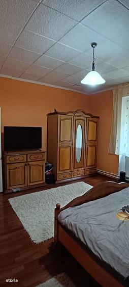 Casă cu 2 camere decomandat în Diosig