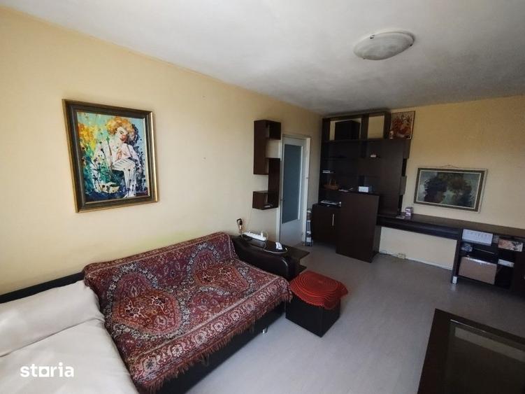 Apartament cu 3 camere semidecomandat, mobilat în Titan