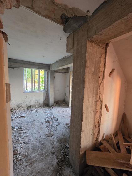Casa de vanzare vecinatate centru oras Pucioasa. - 1