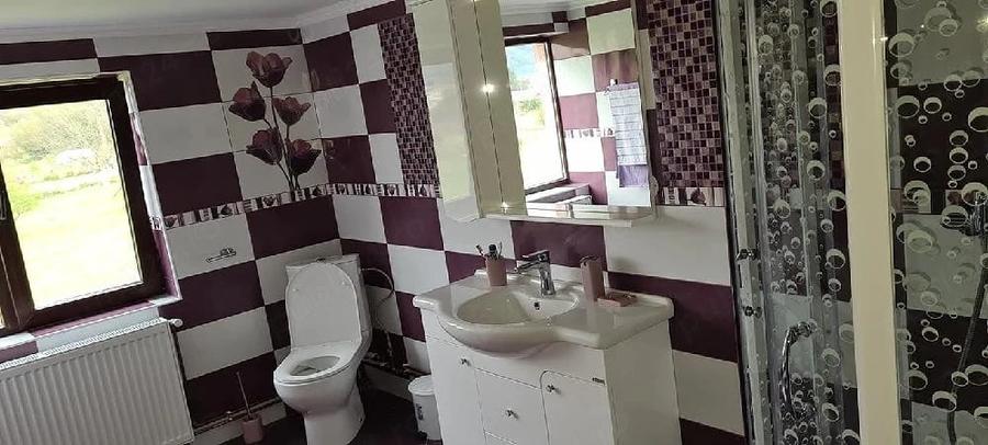 Casă cu 7 camere cu Teren 820 Mp în Central