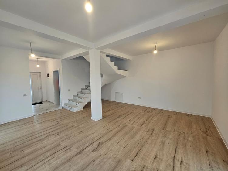 Duplex cu 3 camere cu Teren 255 Mp în Moșnița Veche
