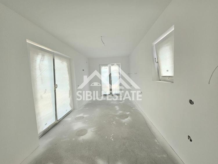 Duplex cu 4 camere cu Canalizare în Exterior Nord