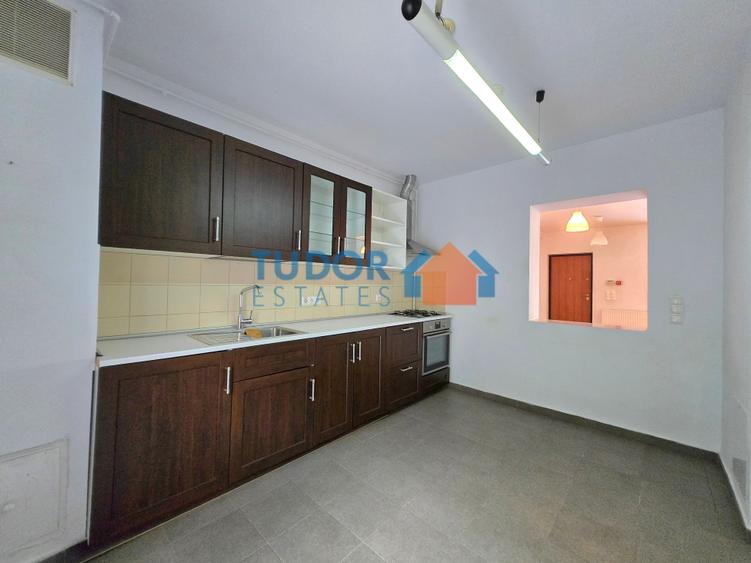 Duplex cu 5 camere cu Canalizare în Sisești