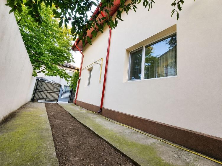 Duplex cu 5 camere cu Canalizare în Giulești Sârbi
