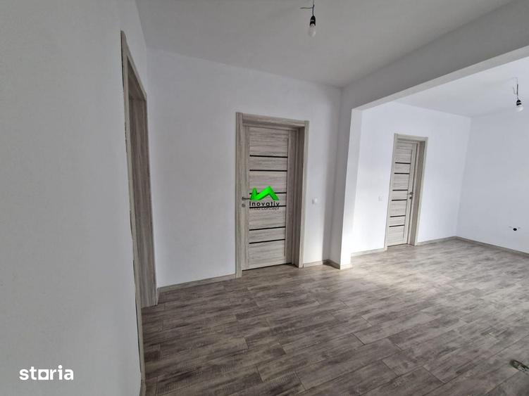 Casă cu 5 camere cu Teren 723 Mp în Cristian