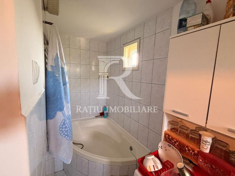 Casă individuală cu 3 camere cu Canalizare în Spitalul Județean