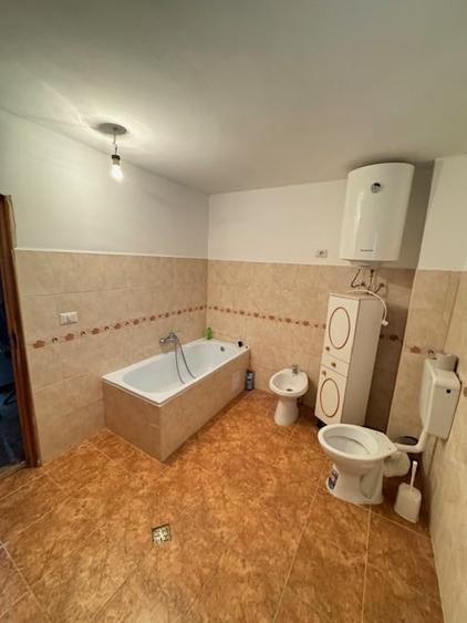 Casă individuală cu 5 camere cu Teren 900 Mp în Berești