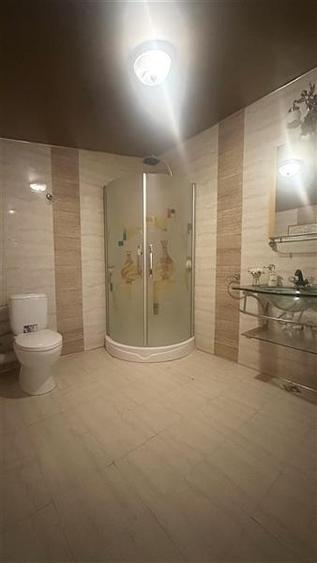 Casă individuală cu 7 camere cu Teren 660 Mp în Lazu
