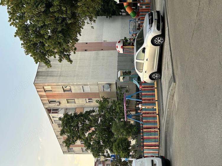 Apartament cu 3 camere decomandat, mobilat în Craiovița Nouă