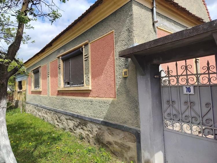 Casa 2 camere, baie, bucatrie - casa se vinde cu anexe gospodaresti si teren de 5000 mp, livada prun - 7