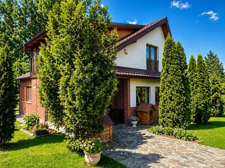 Casă cu 3 camere cu Teren 2100 Mp în Gura Văii