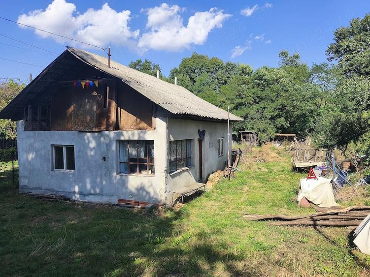 Casă cu 3 camere cu Teren 1000 Mp în Călinești