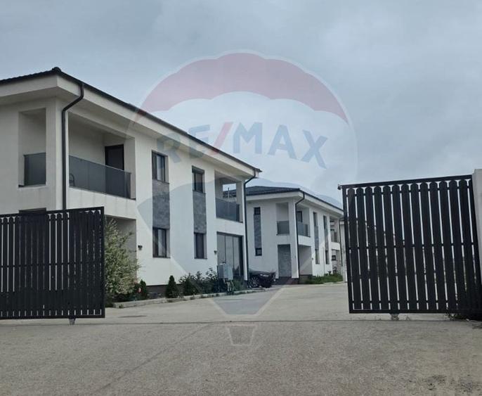 Duplex cu 5 camere cu Teren 250 Mp în Clinceni