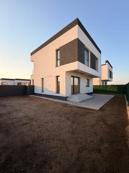 Casă individuală cu 4 camere cu Teren 500 Mp în Vidra
