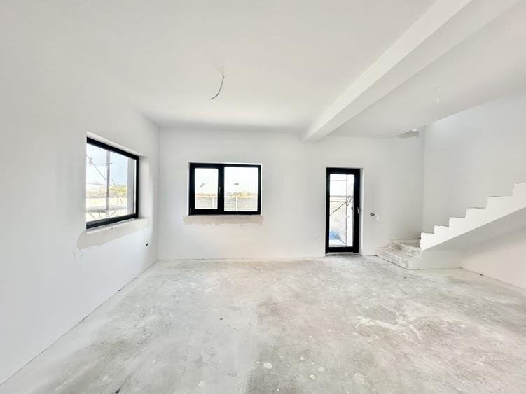 Duplex cu 3 camere cu Canalizare în Moșnița Nouă