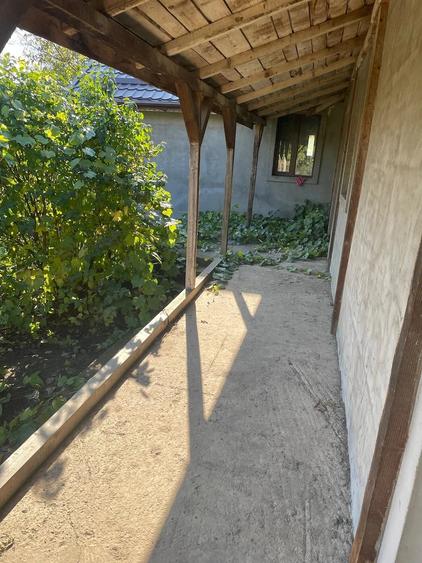 Casă cu 4 camere cu Teren 2200 Mp în Nucetu